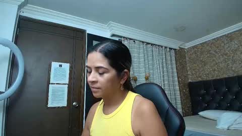 Estella online show from October 18, 2025, 9:26 pm