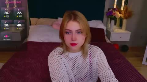 Stella 3 online show from November 8, 2025, 5:18 am