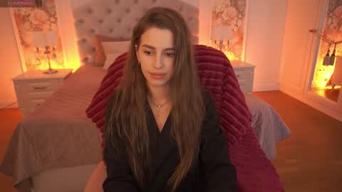 stellahoneywell online show from December 16, 2025, 2:33 pm