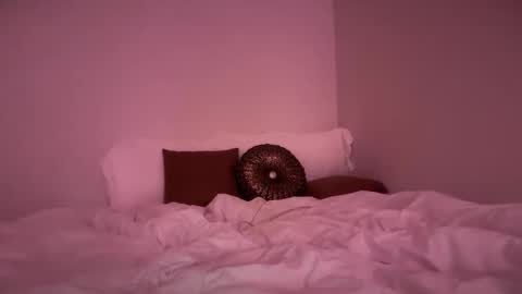 stellapearl online show from September 25, 2025, 5:55 am