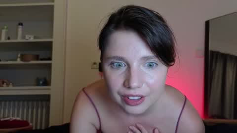 stellawells online show from September 21, 2025, 9:16 pm