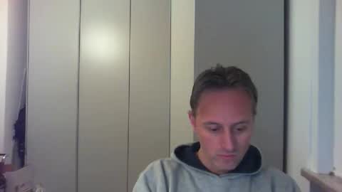 sten015 online show from December 15, 2025, 4:33 pm