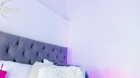 Stephania  online show from January 9, 2025, 2:18 pm