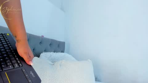 Stephania  online show from January 24, 2025, 2:39 am