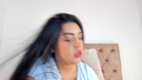 Stephania  online show from September 18, 2025, 9:22 am