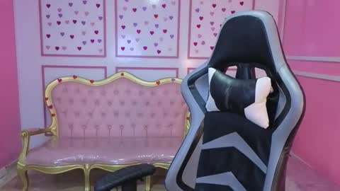 Stephania online show from September 9, 2025, 11:32 am