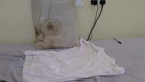 Lynne online show from October 31, 2025, 1:56 pm