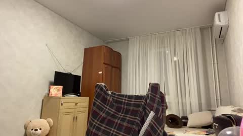 Stephani online show from April 18, 2026, 7:58 pm