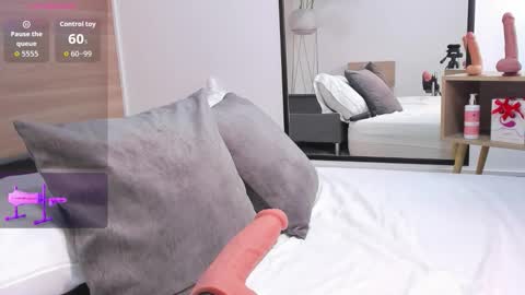 S T E P H A N Y A online show from October 9, 2025, 7:34 pm