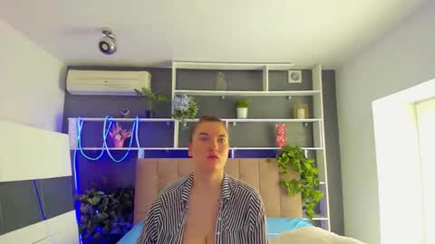 Snapshot of stephierousee chatting on February 23, 2026, 6:22 am Stephie online show from February 23, 2026, 6:22 am