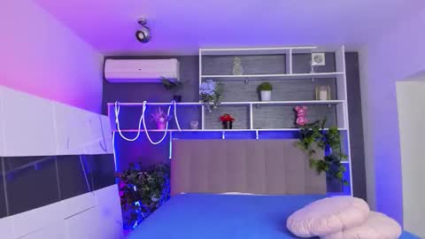 Stephie online show from April 20, 2026, 5:32 am