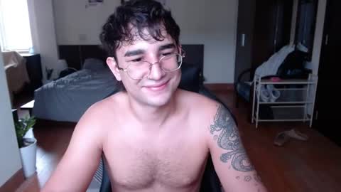 Snapshot of steveoceanbeanhuge chatting on July 5, 2026, 4:19 am Alex online show from July 5, 2026, 4:19 am