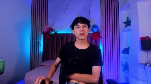 Sthepano  online show from December 17, 2025, 8:15 pm