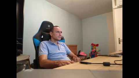 stickolive1 online show from September 21, 2025, 9:05 pm