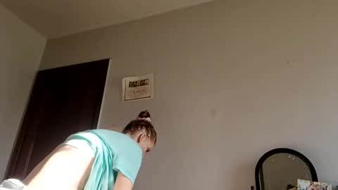 stickyredfunsize online show from November 8, 2025, 2:17 pm