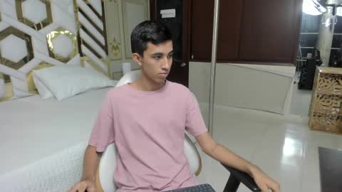 stiilman_hots online show from February 19, 2025, 6:33 am