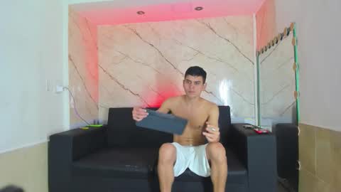 friends online show from November 11, 2025, 4:12 am