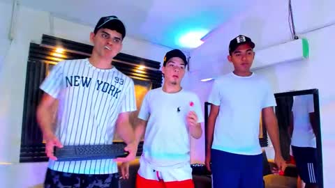 friends online show from November 15, 2025, 4:54 am