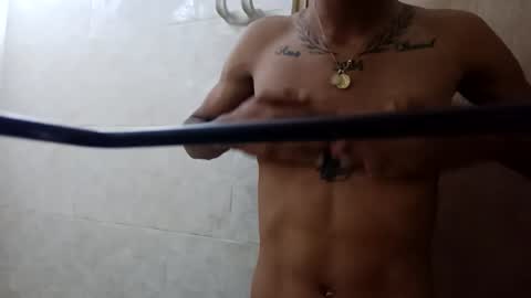 stivenmartinez0111 online show from February 18, 2026, 7:37 am