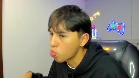 Stiwen online show from October 27, 2025, 2:32 pm