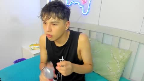 Stiwen online show from November 11, 2025, 12:16 pm