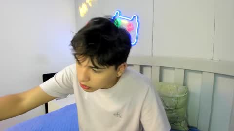 Stiwen online show from November 22, 2025, 3:22 pm