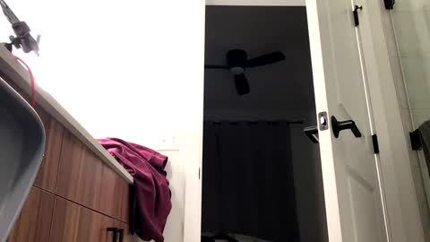 stlhotwifeguy online show from December 28, 2024, 3:58 am