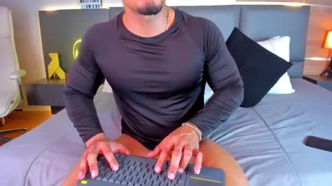 Stone Lee  online show from February 13, 2025, 8:48 am