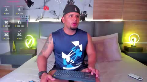 Stone Lee  online show from November 4, 2025, 9:08 am