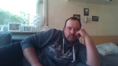 stoned1983 online show from April 21, 2026, 7:03 am