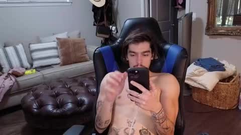 str8whiteboy21 online show from September 19, 2025, 1:34 pm