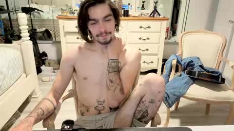 str8whiteboy21 online show from April 22, 2026, 10:17 am