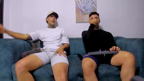 straight__friends online show from September 12, 2025, 1:44 pm