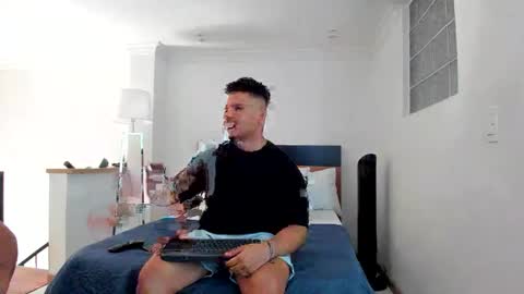 straight__friends online show from November 20, 2025, 2:28 pm