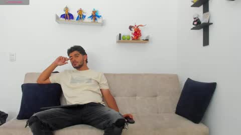 straight__friends online show from April 21, 2026, 7:17 pm