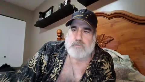 Snapshot of straightbear4you chatting on July 16, 2026, 7:47 am Straightbear4you online show from July 16, 2026, 7:47 am