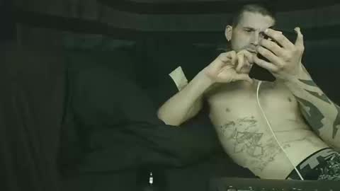 straitpipermann22 online show from October 19, 2025, 1:06 am