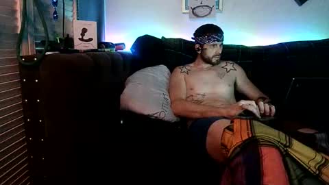 straitpipermann22 online show from April 15, 2026, 9:04 pm