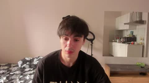 Snapshot of stralght_twinks chatting on May 10, 2026, 2:44 pm Ray online show from May 10, 2026, 2:44 pm