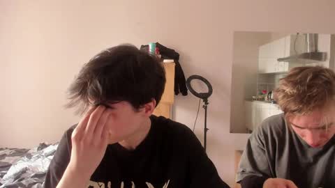 Snapshot of stralght_twinks chatting on May 11, 2026, 10:43 am Ray online show from May 11, 2026, 10:43 am