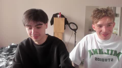 Snapshot of stralght_twinks chatting on May 15, 2026, 10:55 am Ray online show from May 15, 2026, 10:55 am