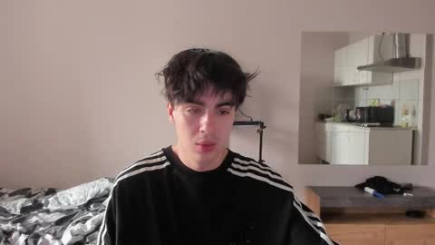 Snapshot of stralght_twinks chatting on May 28, 2026, 4:32 am Ray online show from May 28, 2026, 4:32 am
