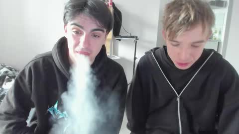 Snapshot of stralght_twinks chatting on May 29, 2026, 9:51 am Ray online show from May 29, 2026, 9:51 am