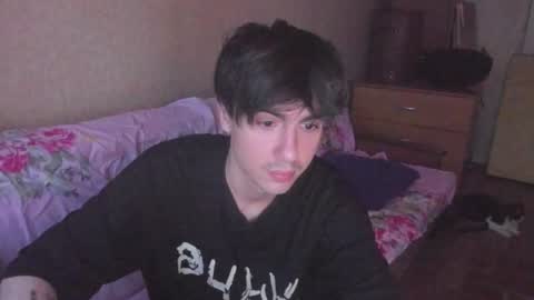 Snapshot of stralght_twinks chatting on June 15, 2026, 12:46 am Ray online show from June 15, 2026, 12:46 am