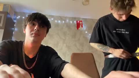Snapshot of stralght_twinks chatting on June 17, 2026, 9:56 am Ray online show from June 17, 2026, 9:56 am