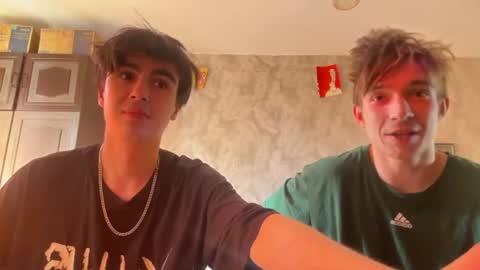 Snapshot of stralght_twinks chatting on June 25, 2026, 3:05 pm Ray online show from June 25, 2026, 3:05 pm