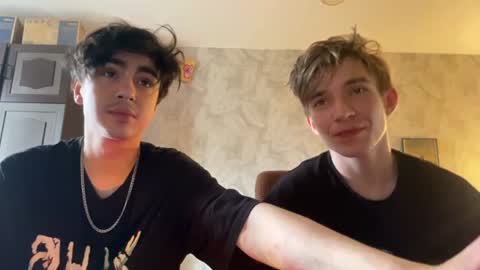 Snapshot of stralght_twinks chatting on June 26, 2026, 2:10 pm Ray online show from June 26, 2026, 2:10 pm