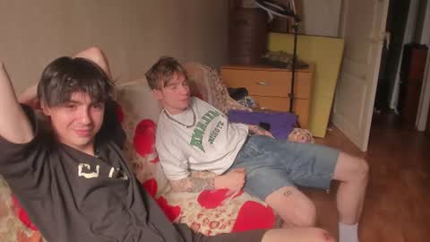 Snapshot of stralght_twinks chatting on June 28, 2026, 9:15 am Ray online show from June 28, 2026, 9:15 am