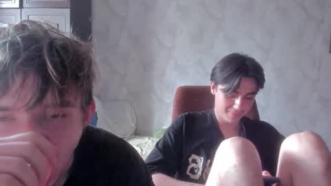 Snapshot of stralght_twinks chatting on July 9, 2026, 11:03 am Ray online show from July 9, 2026, 11:03 am