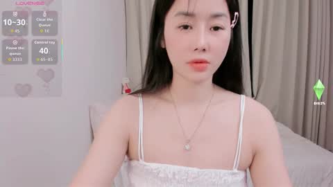 strawberry_loveee online show from October 9, 2025, 2:48 pm